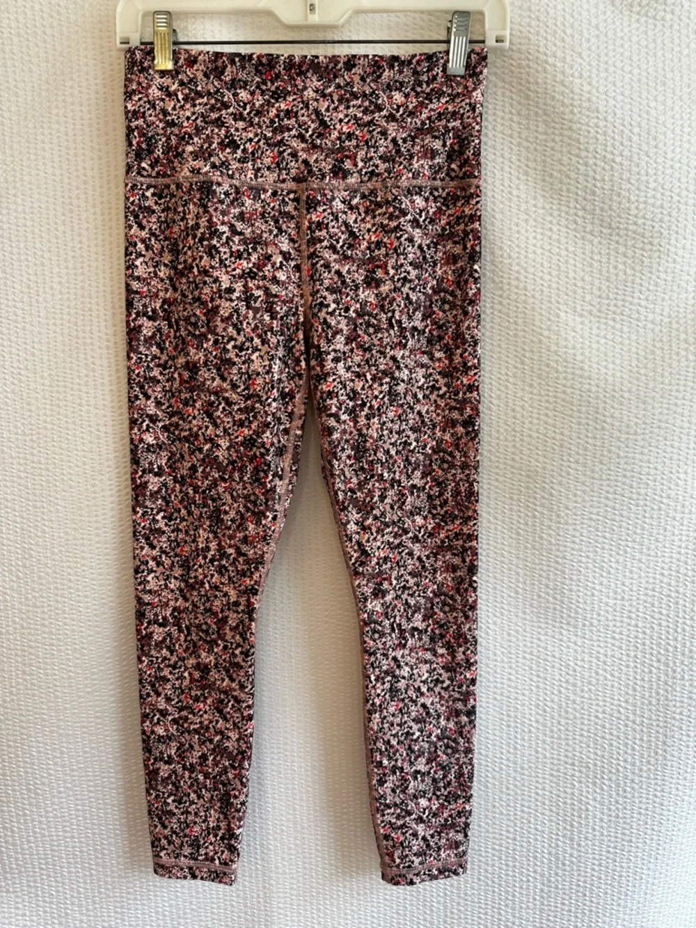 Athleta Elation Speckled Pink Red Black Cream 7/8 Tight Leggings Size: Small - Picture 1 of 8